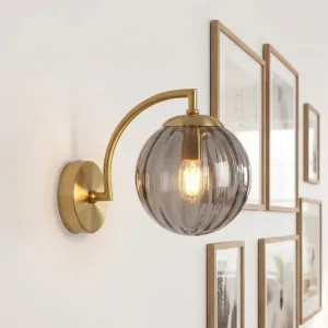 Minimalistické skleněné LED nástěnné svítidlo s ramenem
