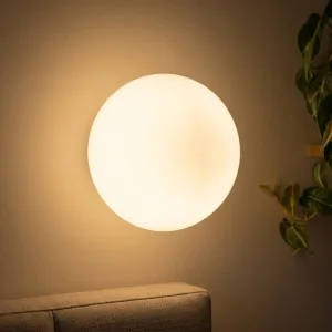 Minimalistické kulaté nástěnné LED svítidlo z matného skla s teplým bílým světlem