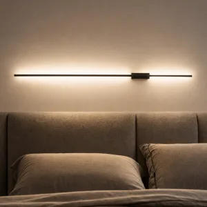 Moderní minimalistické nástěnné LED svítidlo s hliníkovým páskem a stínidlem