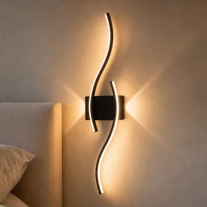 Moderní minimalistické zakřivené nástěnné LED svítidlo ze železného pásu s nastavitelným světlem