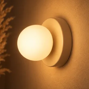Minimalistická kulatá nástěnná LED lampa se žárovkou